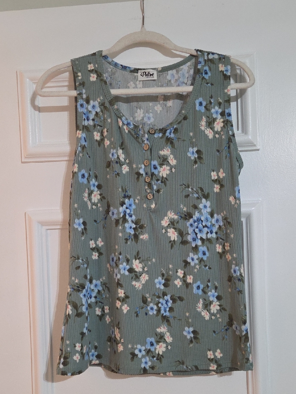 NWOT Ribbed Tank Sage With Blue Floral Size L